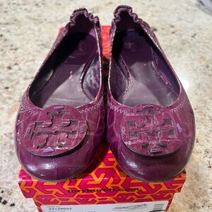 Tory Burch Ballet Flats.
Worn a handful of of times. 
Still lots of wear left